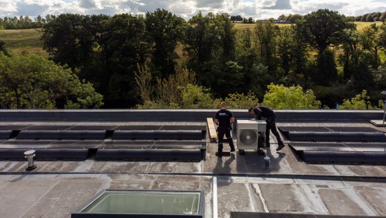 Heat Pumps & Solar Panels: The Perfect Energy-Saving Combo